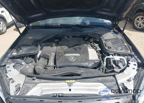 2016 Mercedes-Benz C 300 4Matic/Luxury 4Matic/Sport 4Matic z USA, uszkodzony, nr VIN 55SWF4KB3GU104717